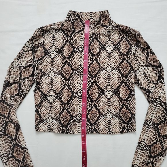 Forever 21 Women's Snake Print Mock Neck Crop Long Sleeve Top Size Medium - Picture 10 of 16